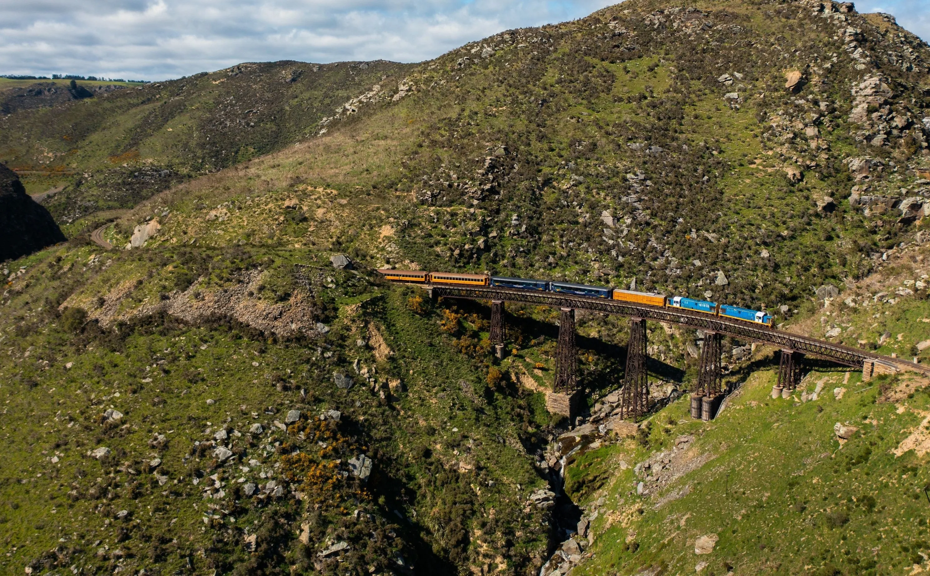 dunedin railways taieri gorge train